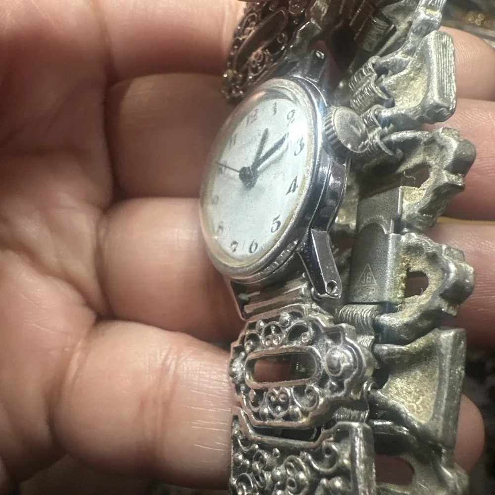 Working Vintage Timex JB Silver Bracelet Ladies Watch Manual Wind 25mm Fit 6.25